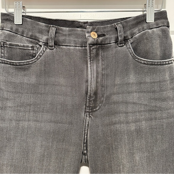 NWOT Express high rise black flare jeans - ultra hyper stretch - Picture 2 of 6